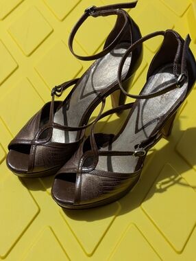 Vince Camuto Brown All Leather Textured Strappy Platform Heels Size 8.5